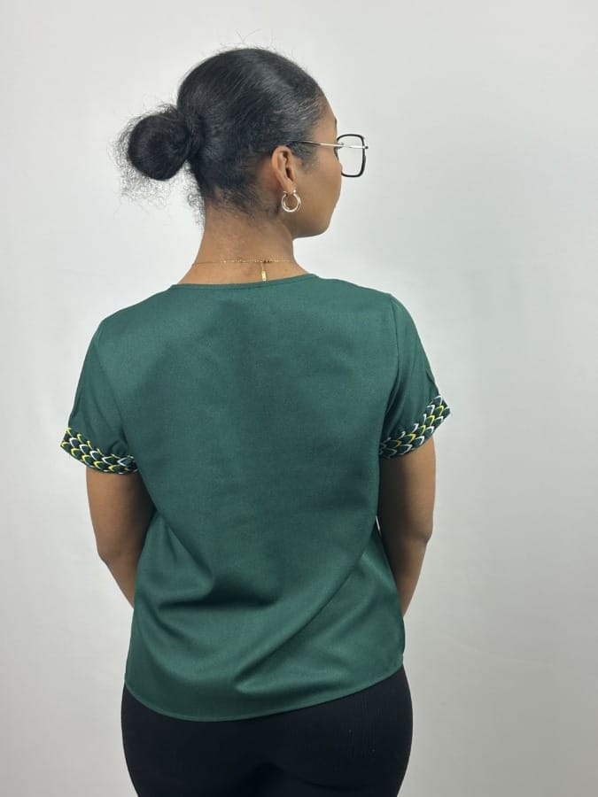 afrhikastore-boutique-mode-africaine-femme-toulouse-vêtements-wax-2025-chemisier-wax-afro-moderne-chic_5950 Mode africaine femme 2025 chemisier en wax - Afrhika store boutique à toulouse