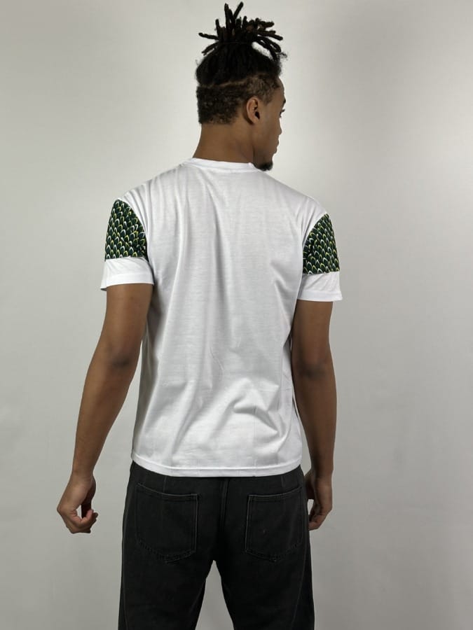 afrhikastore-boutique-mode-africaine-homme-toulouse-vêtements-wax-2025-tshirt-homme-wax-afro-moderne-chic_5329 Mode africaine homme 2025 t-shirt en wax - Afrhika store mode africaine à toulouse