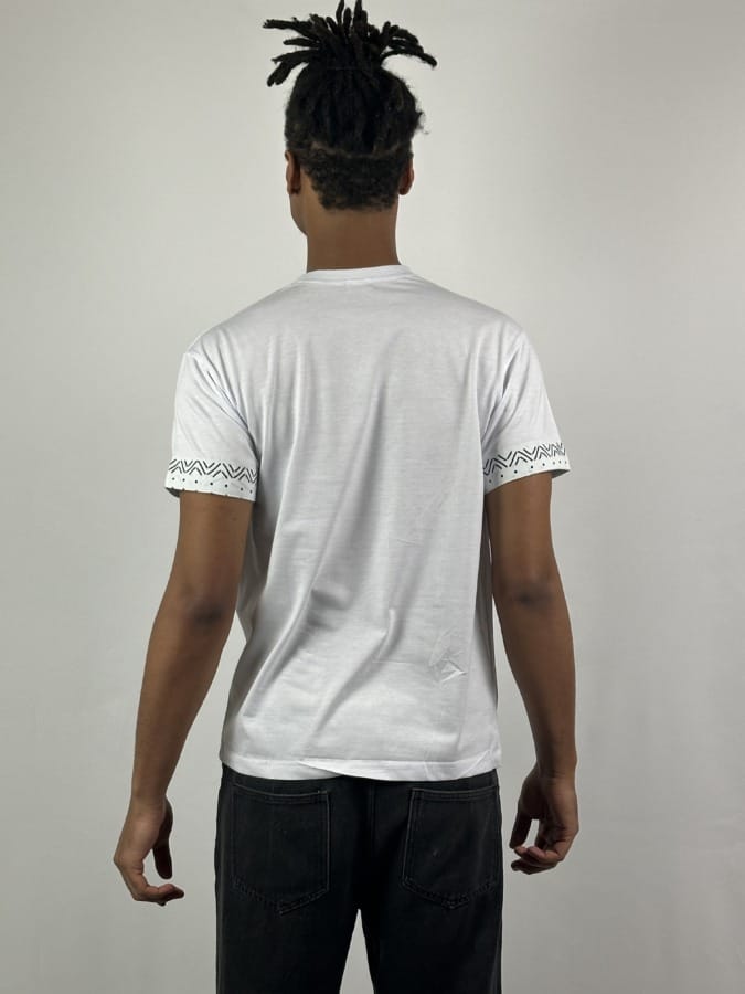 afrhikastore-boutique-mode-africaine-homme-toulouse-vêtements-wax-2025-tshirt-homme-wax-afro-moderne-chic_5353 Mode africaine homme 2025 t-shirt en wax - Afrhika store mode africaine à toulouse