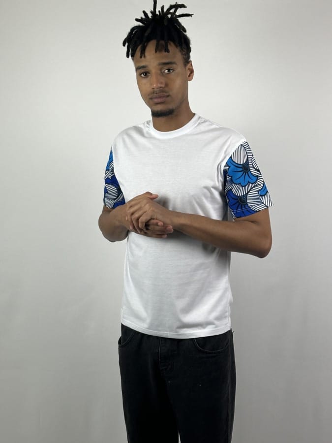 afrhikastore-boutique-mode-africaine-homme-toulouse-vêtements-wax-2025-tshirt-homme-wax-afro-moderne-chic_5370 Mode africaine homme 2025 t-shirt en wax - Afrhika store mode africaine à toulouse