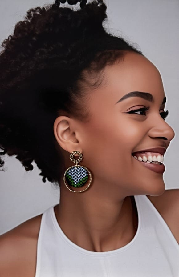 afrhikastore-boutique-mode-africaine-femme-toulouse-accessoires-wax-2025-bijoux-boucles d'oreilles-wax-afro-moderne-chic