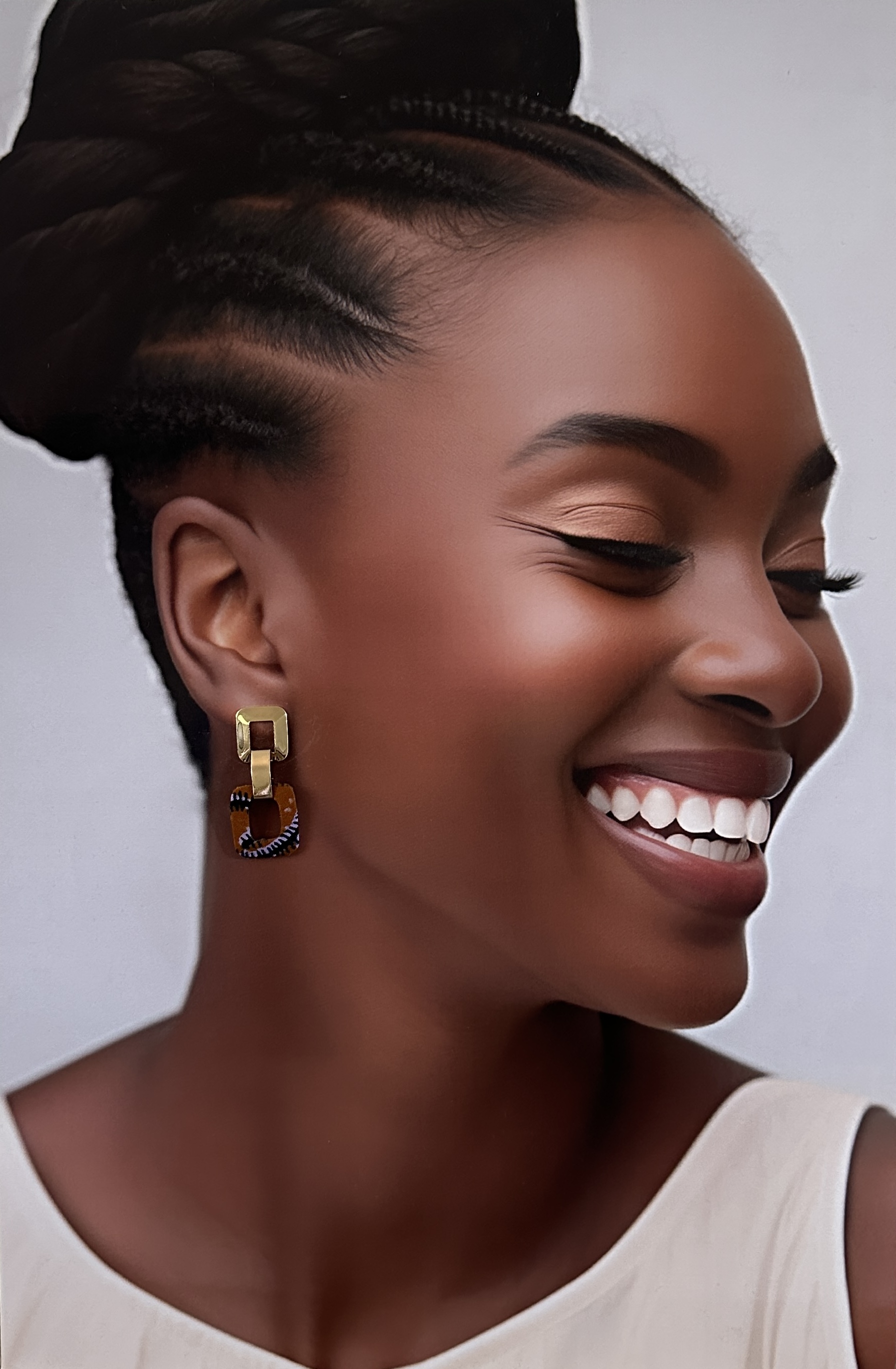 afrhikastore-boutique-mode-africaine-femme-toulouse-accessoires-wax-2026-bijoux-boucles d'oreilles-wax-afro-moderne-chic_5718 afrhikastore-boutique-mode-africaine-femme-toulouse-accessoires-wax-2026-bijoux-boucles d'oreilles-wax-afro-moderne-chic